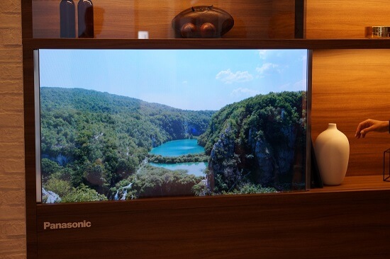 Panasonic đưa ra hàng mẫu loại TV trong suốt có thể nhìn xuyên qua