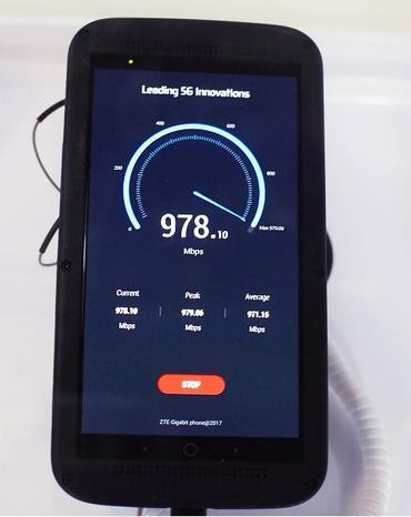 Điện thoại ZTE Gigabit Phone tại MWC 2017 đạt tốc độ tải về 1Gbps